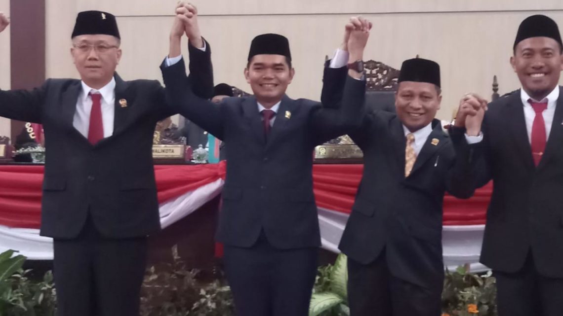 Empat Pimpinan DPRD Medan Disahkan Empat Pimpinan DPRD Medan Disahkan