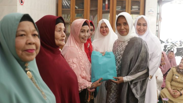 Istri Plt. Walikota Ajak Ibu Pengajian Ikut Dalam Pembangunan Kota Medan