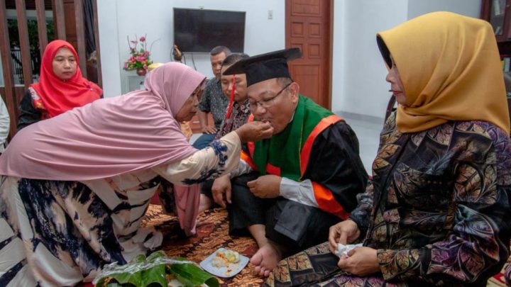 Akhyar Gelar Upah-Upah dan Syukuran Wisuda Profesi Insinyur Teknik Sipil