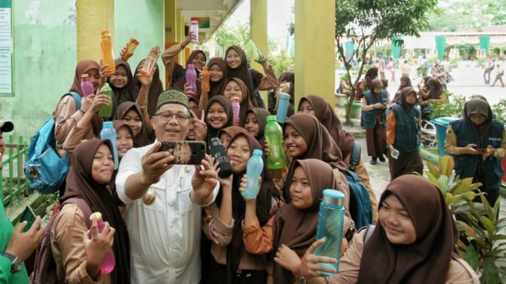 Akhyar Edukasi Siswa SMPN 38 Cintai Kebersihan