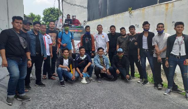 Dedy Nasution Bagikan Masker Gratis Dan Semprot Disinfektan