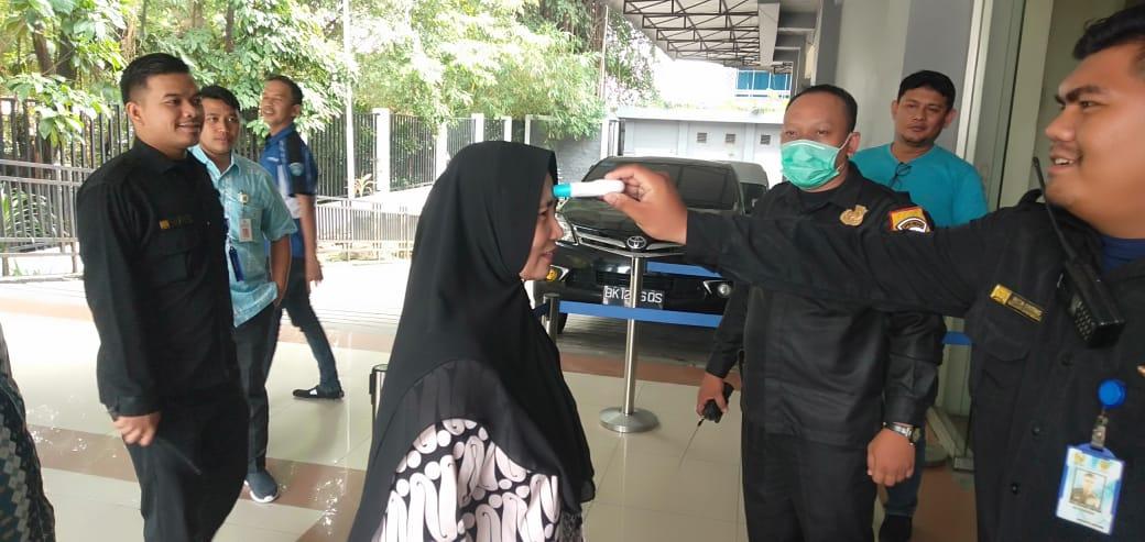 DPRD Medan Periksa Suhu Badan Pegawai Dan Tamu