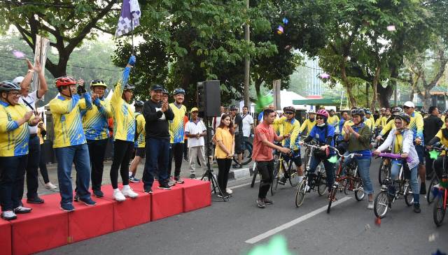 Akhyar Dampingi Gubsu Lepas Medan Bankers Fun Bike