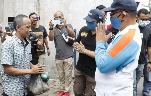 Akhyar Apresiasi GMM Bagikan Sembako Kepada Masyarakat