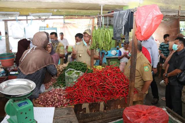 Akhyar Minta Masyarakat Tetap Tenang, Tak Ada Penutupan Pasar Akhyar Minta Masyarakat Tetap Tenang, Tak Ada Penutupan Pasar