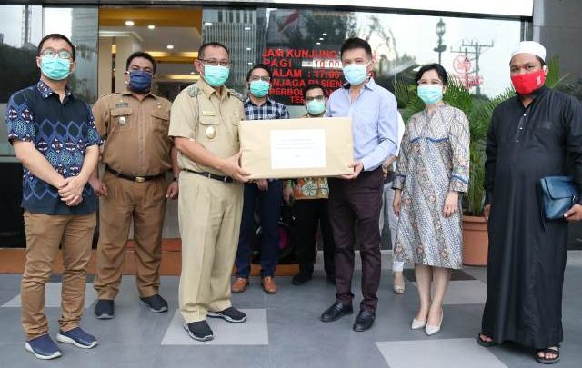 Pemko Medan Salurkan 100 APD Untuk RS Royal Prima