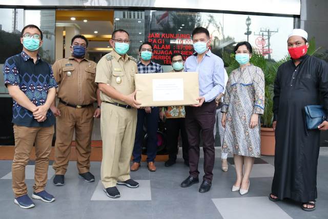 Pemko Medan Salurkan 100 APD Untuk RS Royal Prima