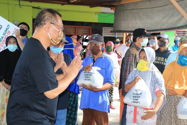Akhyar Bersama MITSU Bagikan 200 Paket Sembako Di Medan Labuhan Akhyar Bersama MITSU Bagikan 200 Paket Sembako Di Medan Labuhan