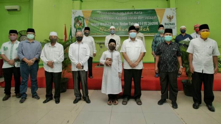 Akhyar Serahkan Zakat Ke 778 Orang Mustahik