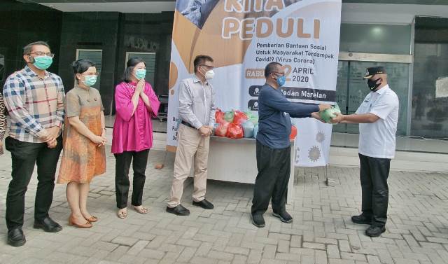 Plt. Walikota Medan Terima 1.000 Paket Sembako Dari RSU Royal Prima Untuk Warga Marelan