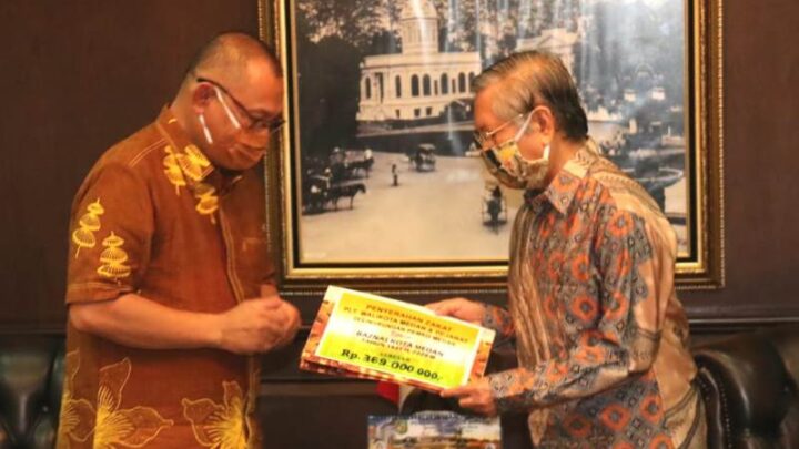 Akhyar Serahkan Zakat Ke Baznas Kota Medan