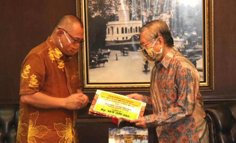 Akhyar Serahkan Zakat Ke Baznas Kota Medan