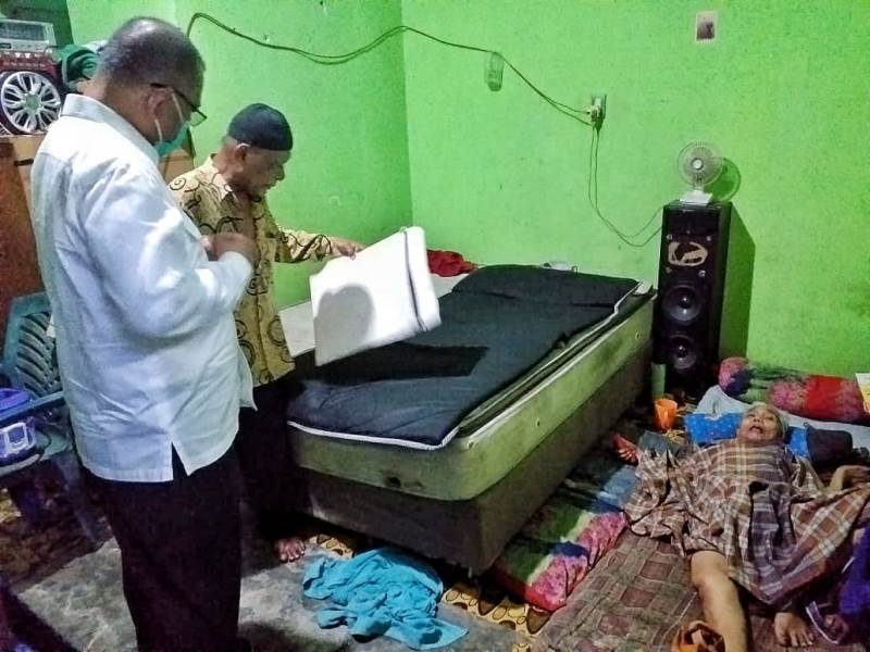 Akhyar Kunjungi Warga Yang Sedang Sakit
