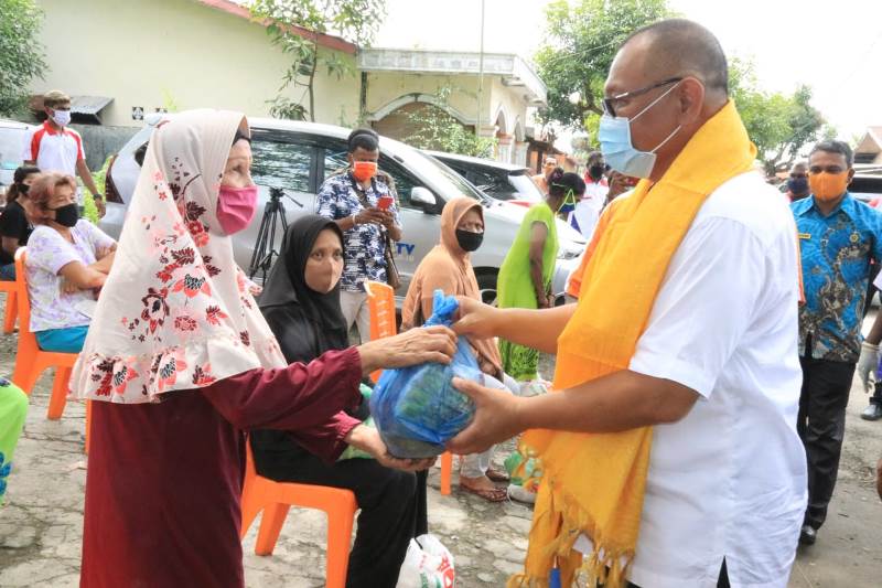 Akhyar Ajak Masyarakat Putus Penyebaran Covid-19 Dengan Menggunakan Masker Akhyar Ajak Masyarakat Putus Penyebaran Covid-19 Dengan Menggunakan Masker