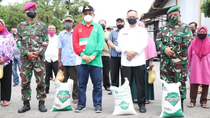 Akhyar Salurkan 300.000 Paket Bantuan Pemko Medan Tahap II