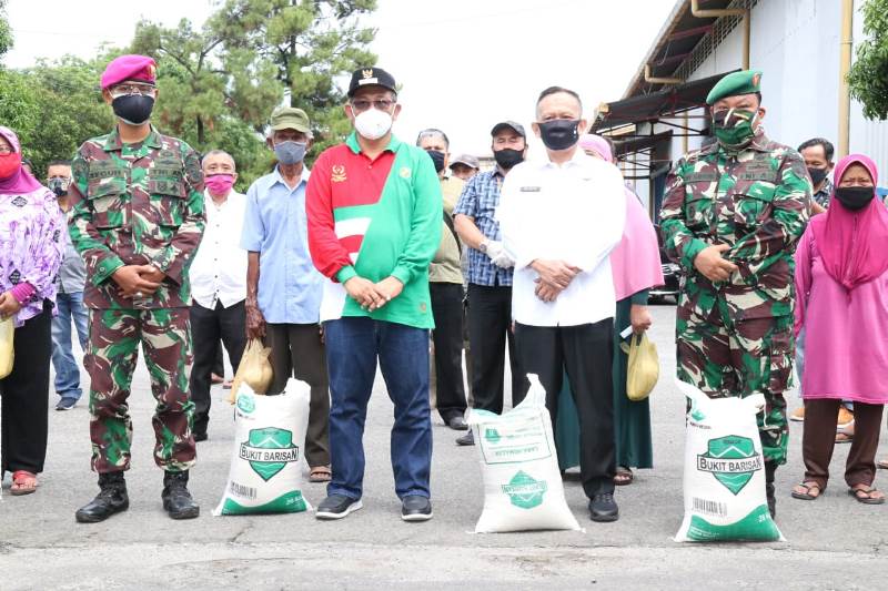 Akhyar Salurkan 300.000 Paket Bantuan Pemko Medan Tahap II