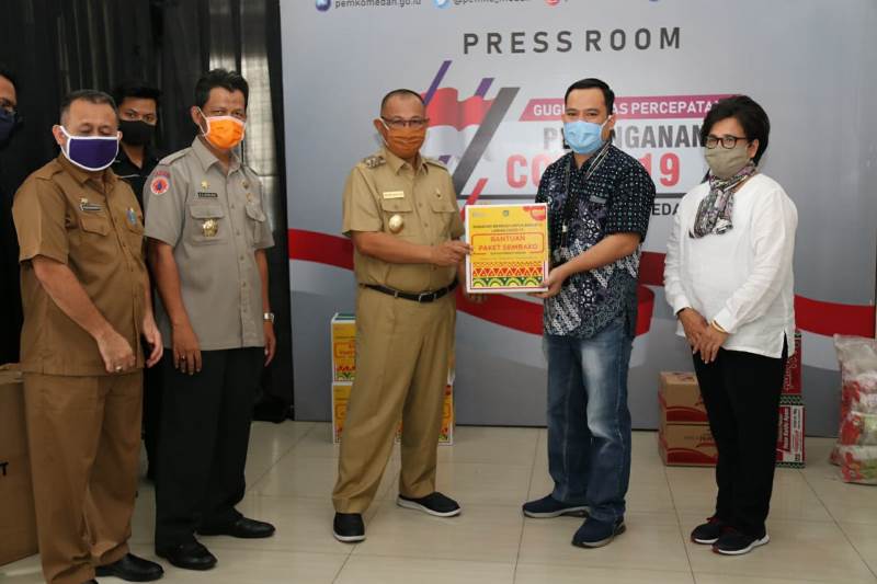 Pemko Medan Terima Bantuan Sembako Dari Indosat Ooredo dan PT Wilmar Group