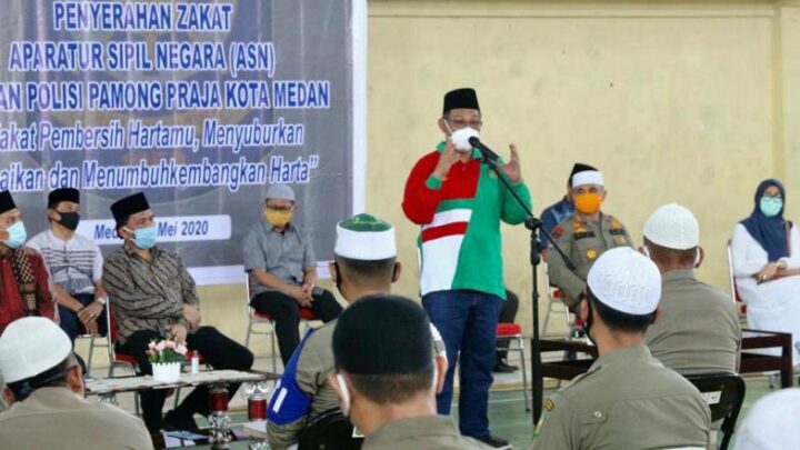 Akhyar Salurkan Zakat Kepada 150 PHL Satpol PP Kota Medan