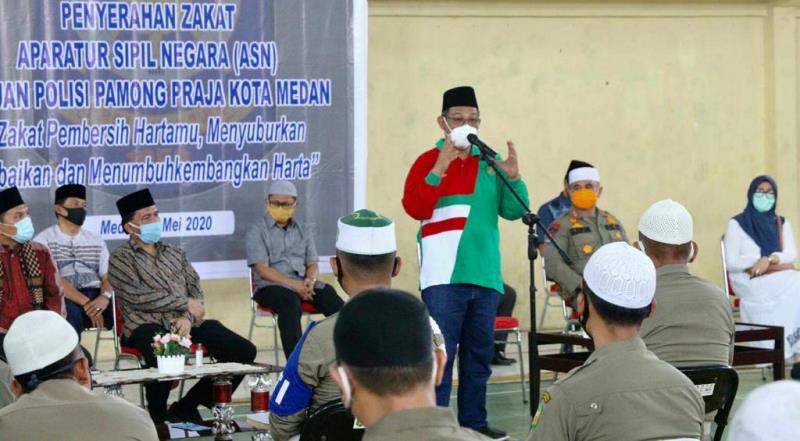 Akhyar Salurkan Zakat Kepada 150 PHL Satpol PP Kota Medan