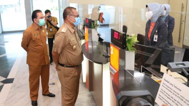 Pastikan Penerapan Protokol Kesehatan, Akhyar Kunjungi Kantor Bank BNI Wilayah I Medan