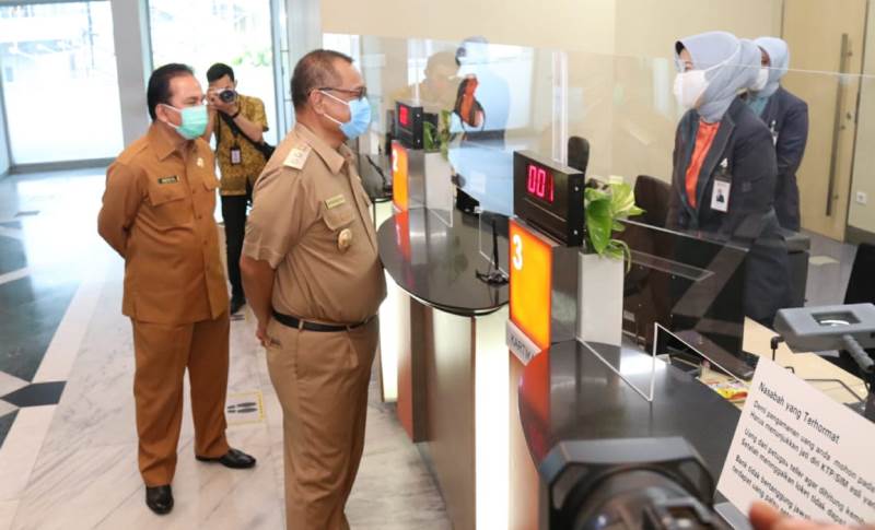 Pastikan Penerapan Protokol Kesehatan, Akhyar Kunjungi Kantor Bank BNI Wilayah I Medan