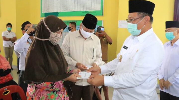 Akhyar Ingatkan Warga Tetap Kenakan Masker
