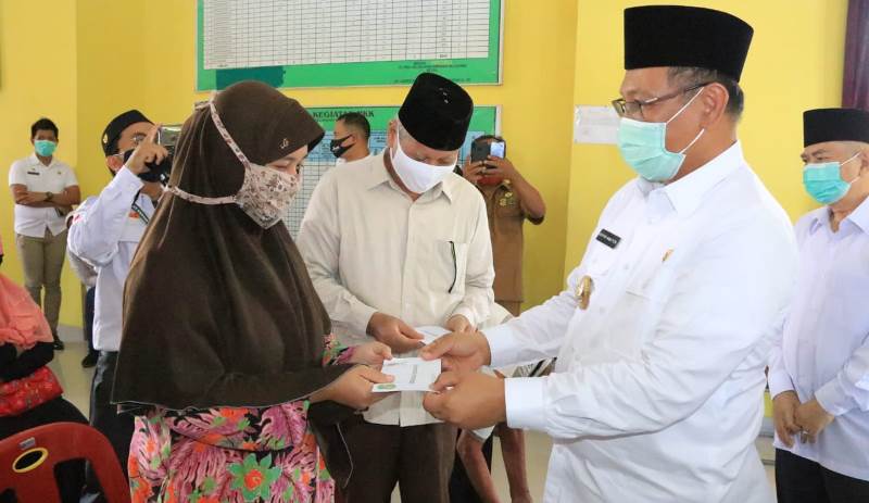 Akhyar Ingatkan Warga Tetap Kenakan Masker