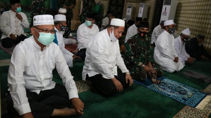 Akhyar Shalat Subuh Berjamaah di Masjid Raya Al Mashun
