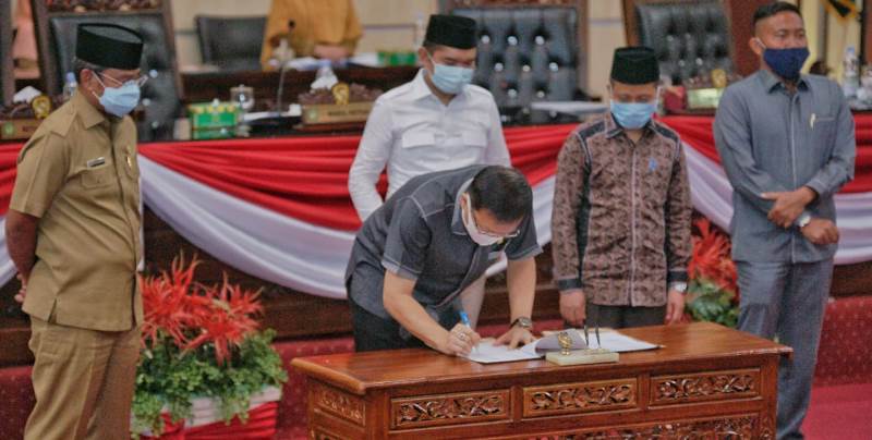 DPRD-Sekda Medan Tandatangani KUA-PPAS P-APBD 2020 DPRD-Sekda Medan Tandatangani KUA-PPAS P-APBD 2020
