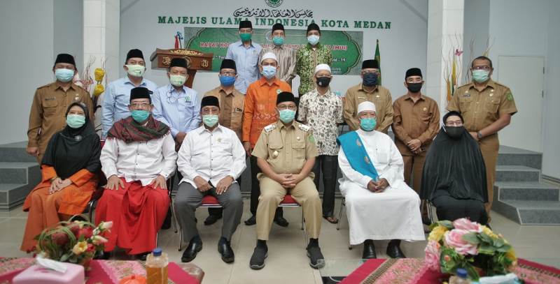 Akhyar Ajak MUI Kota Medan Jadi Suri Tauladan Cegah Covid-19 Akhyar Ajak MUI Kota Medan Jadi Suri Tauladan Cegah Covid-19