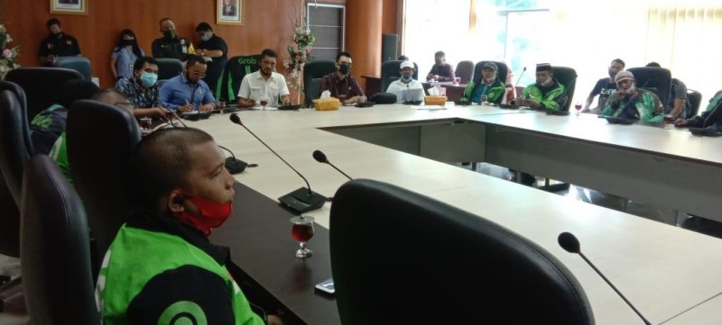 Merasa Ditindas, Ratusan Driver Ojol Ngadu Ke DPRD Medan