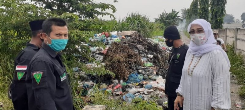 Anggota DPRD Medan Temukan Sampah Berserakan di Mabar Hilir Anggota DPRD Medan Temukan Sampah Berserakan di Mabar Hilir