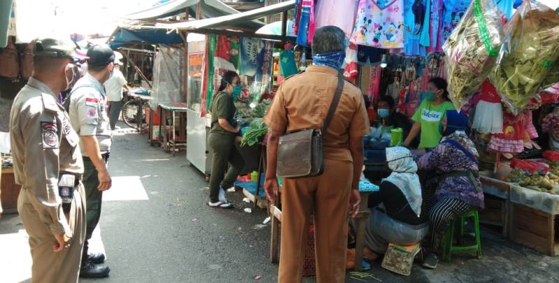 Pemko Medan Gencar Razia Masker Di Pasar Beruang Pemko Medan Gencar Razia Masker Di Pasar Beruang