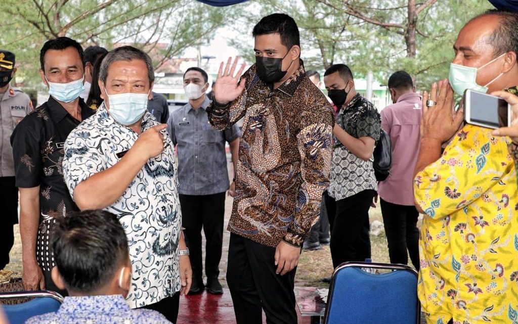 10 Pelajar di Belawan Dapat Laptop dari Wali Kota Medan 10 Pelajar di Belawan Dapat Laptop dari Wali Kota Medan