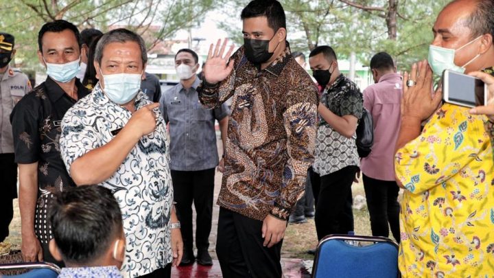 10 Pelajar di Belawan Dapat Laptop dari Wali Kota Medan