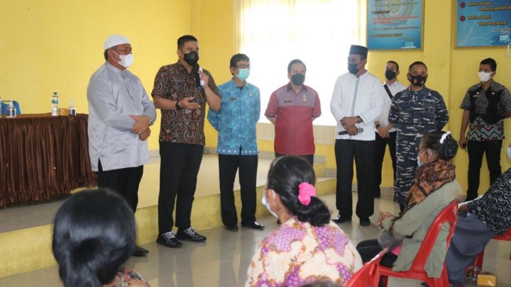 Gerakkan Perekonomian, Walikota Medan Ajak Warga Belanja di Warung
