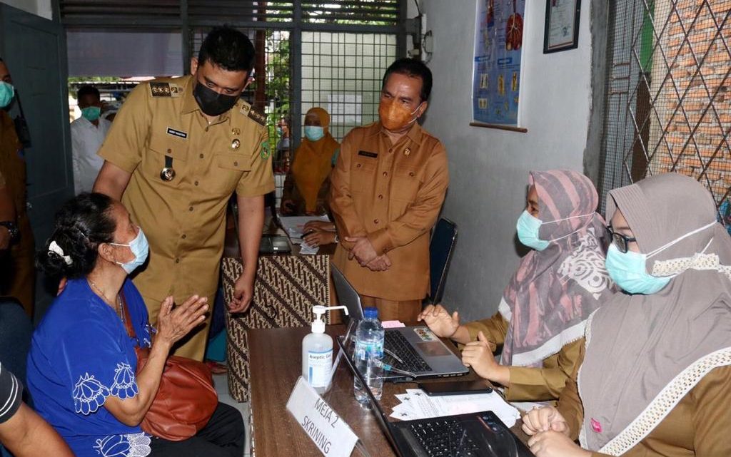 Pastikan Vaksin Lansia Berjalan Lancar, Bobby Nasution Tinjau Puskesmas Pastikan Vaksin Lansia Berjalan Lancar, Bobby Nasution Tinjau Puskesmas