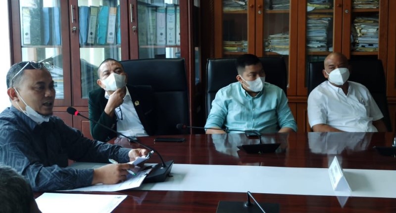 Warga Kelurahan Besar Keluhkan Portal Yang Ganggu Akses Ke Rumah Ibadah Warga Kelurahan Besar Keluhkan Portal Yang Ganggu Akses Ke Rumah Ibadah
