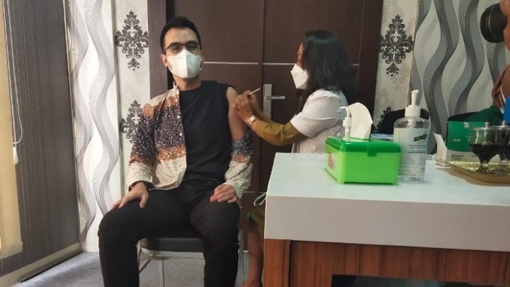 Anggota DPRD Kota Medan Divaksin Covid-19