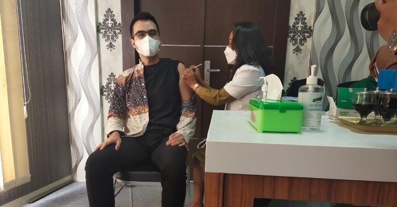 Anggota DPRD Kota Medan Divaksin Covid-19