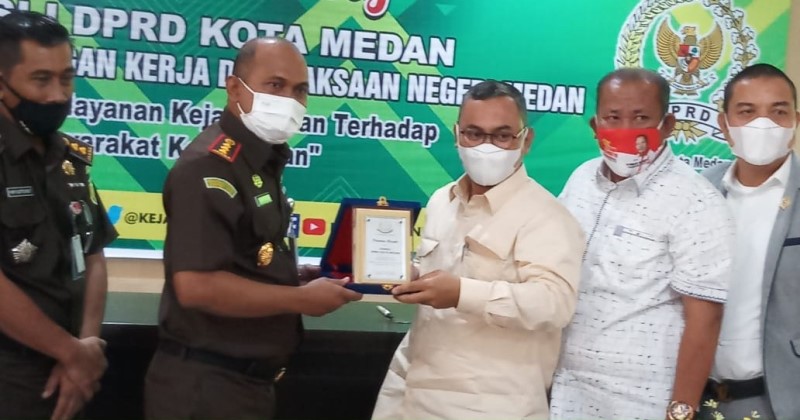 DPRD Medan Minta Kejari Hadir di Tengah Masyarakat Sosialisasikan Masalah Hukum DPRD Medan Minta Kejari Hadir di Tengah Masyarakat Sosialisasikan Masalah Hukum