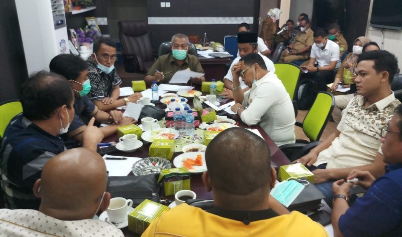 Komisi IV Soroti Kinerja Kadis Kebersihan dan Pertamanan Soal TPU dan Sampah Komisi IV Soroti Kinerja Kadis Kebersihan dan Pertamanan Soal TPU dan Sampah