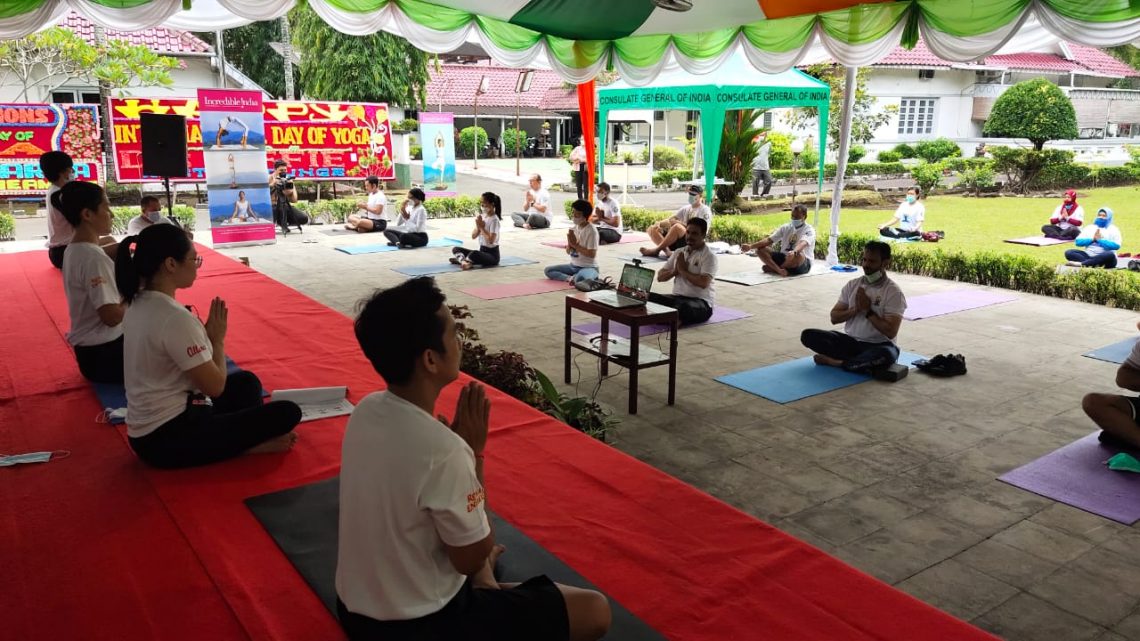 Konjen India di Medan Peringati Hari Yoga Internasional ke-7 Konjen India di Medan Peringati Hari Yoga Internasional ke-7