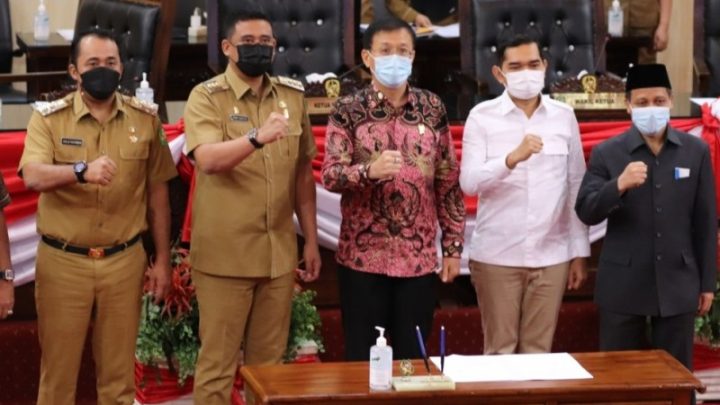 DPRD dan Walikota Medan  Teken Ranperda PUD RPH