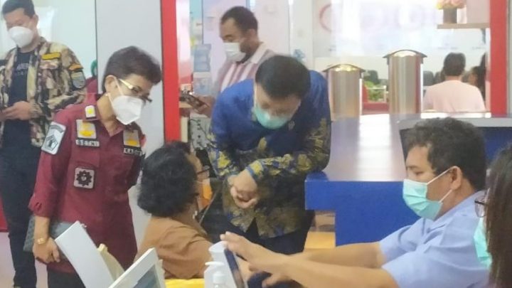 Tinjau Vaksinasi di Kanim Kelas I TPI Polonia, Hasyim: Jangan Kendor Terapkan  Prokes