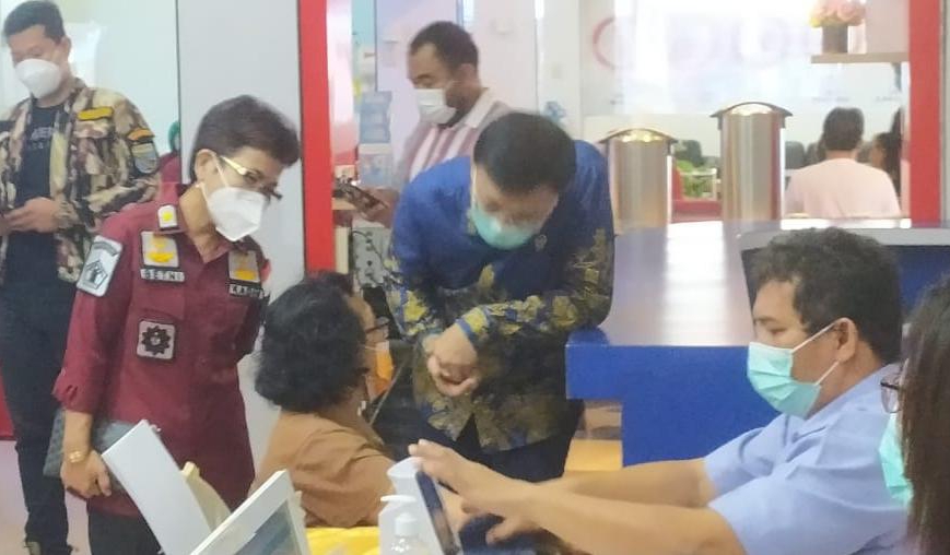 Tinjau Vaksinasi di Kanim Kelas I TPI Polonia, Hasyim: Jangan Kendor Terapkan  Prokes