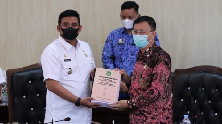 Walikota Medan Sampaikan  R-APBD 2022 Rp. 6,37 Triliun