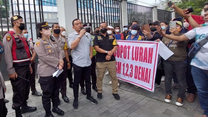 Dedy Akhsyari Terima Demo Warga Medan Denai Minta Camat Dicopot