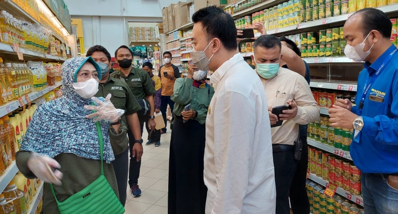 Terkait Stok Migor, Komisi III Sidak Ke Swalayan Berastagi Terkait Stok Migor, Komisi III Sidak Ke Swalayan Berastagi