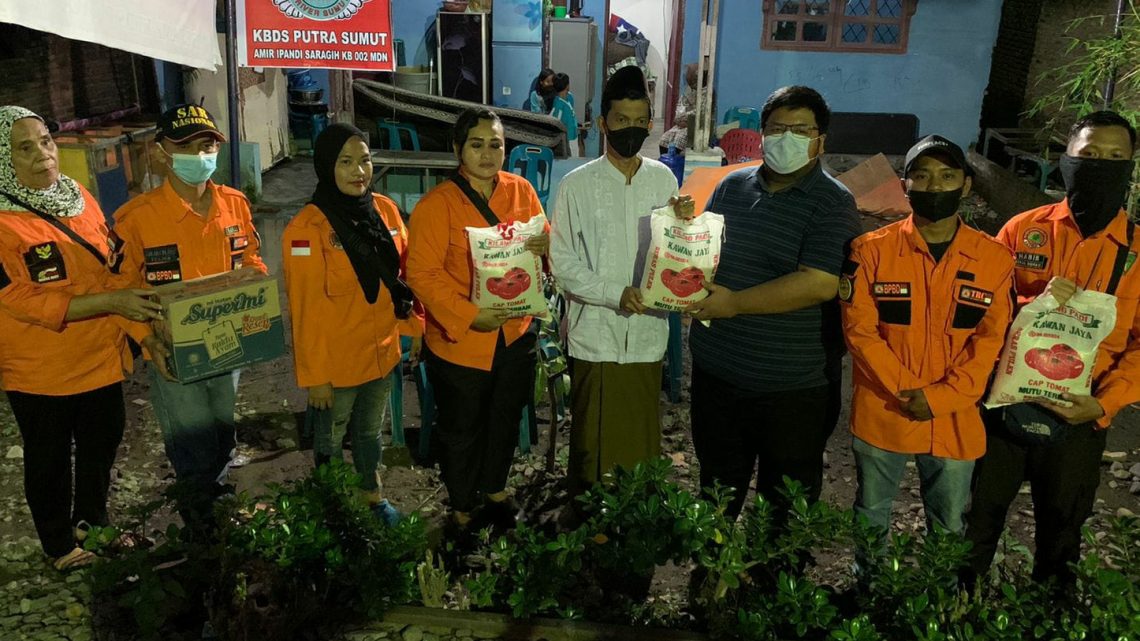 Tengku Rendy Bantu Warga Terdampak Banjir di Medan Labuhan Tengku Rendy Bantu Warga Terdampak Banjir di Medan Labuhan